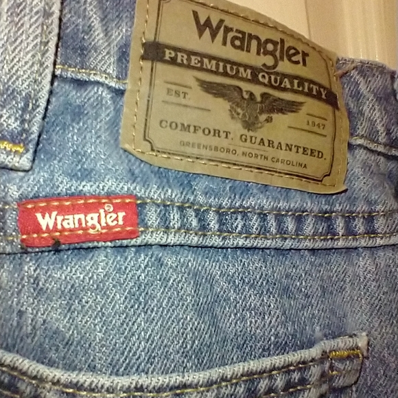 Wrangler Blue Medium Wash Denim Jeans Men's sz 42x34. - Picture 6 of 6